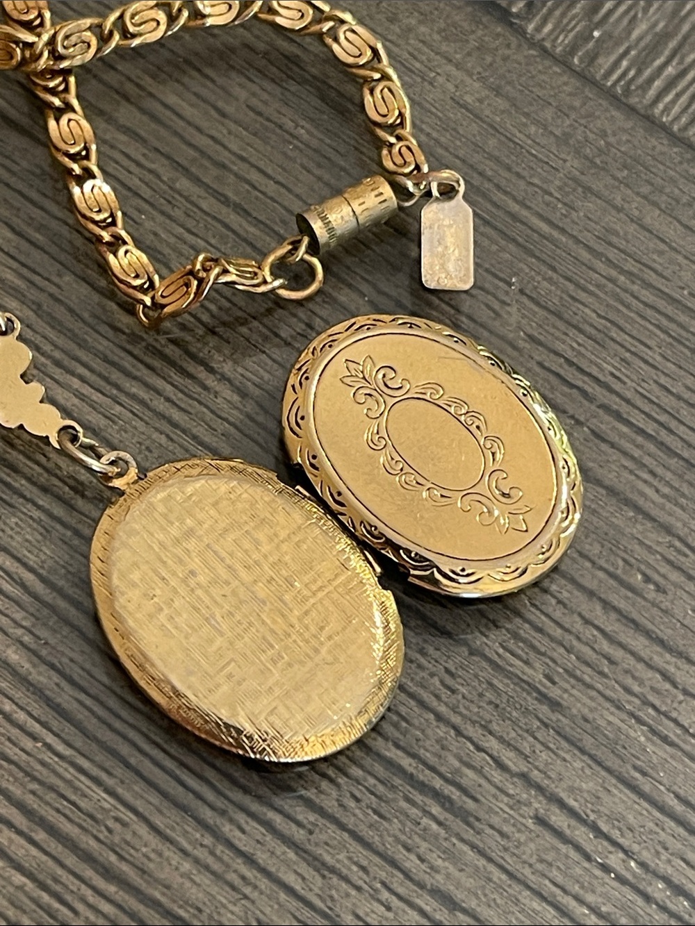 Gold-tone Oval Locket necklace from the 1928 Jewelry Company - Picture 7 of 16
